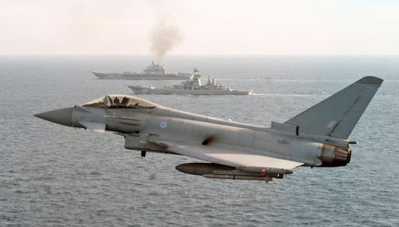 Un avi&oacute;n caza Typhoon del Reino Unido similar a los que interceptaron a los bombarderos rusos. (Reuters).