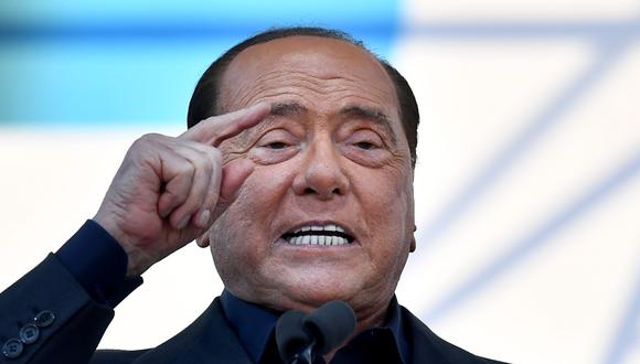 En esta foto de archivo tomada el 19 de octubre de 2019, el líder del partido Forza Italia, Silvio Berlusconi habla durante una manifestación en Roma. (AFP / Tiziana FABI).