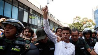 Venezuela: Líderes opositores acompañan a López en audiencia