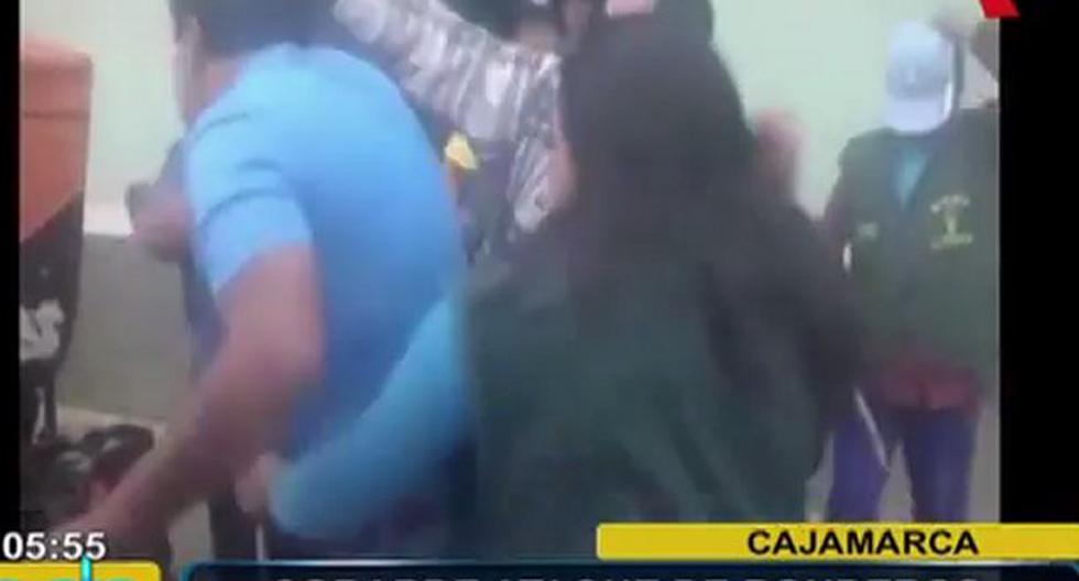 Ronderos golpearon a profesor. (Foto: Captura BDP)