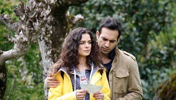 “Amor a segunda vista” está protagonizada por Özge Özpirinçci y Buğra Gülsoy (Foto: Süreç Film)
