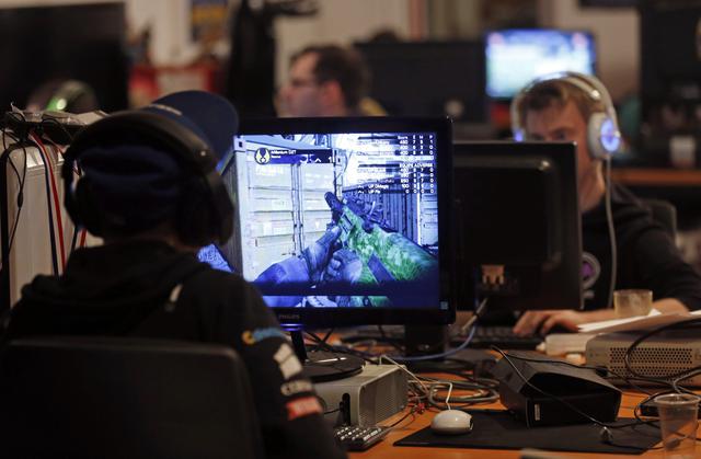 Los jugadores de deportes electrónicos (eSports) deberán cumplir con el requisito de ser mayor de 18 años. (Foto: Reuters)