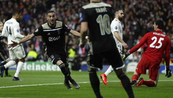 A los 07' minutos del primer tiempo, el joven atacante Ziyech sumó la primera conquista del Ajax contra el Real Madrid, por la revancha de los octavos de final de Champions League. (Foto: AFP)