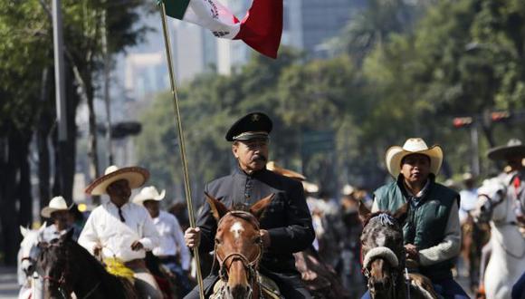 México: Campesinos marchan por los 43 estudiantes de Iguala