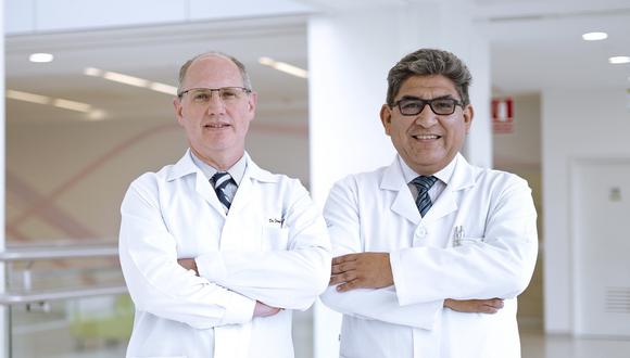 Director médico de la Clínica Oncosalud, doctor Frank Young (izquierda); y director médico de la Clínica Delgado, doctor Jesús Canales.