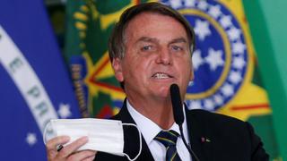 Bolsonaro dice que usar mascarilla dentro del auto puede causar accidentes