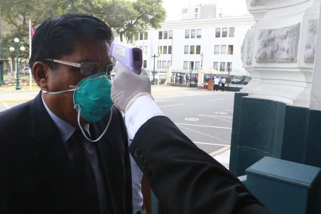 El primer ministro, Vicente Zeballos, acudió al Legislativo portando medidas de seguridad por coronavirus. (Foto: Congreso)