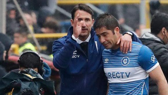 Cristian Álvarez no pudo continuar en el clásico del fútbol chileno entre Colo Colo vs U. Católica. El defensor tuvo que ser sustituido al sufrir una lesión durante el encuentro. (Foto: La Tercera)