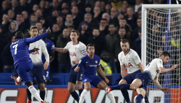N'Golo Kanté marcó el 1-0 para el Chelsea sobre el Tottenham en la semifinal de vuelta de la Carabao Cup. (Foto: AFP).