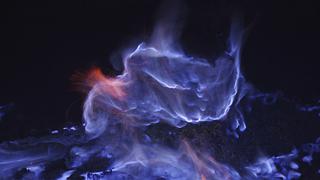 Kawah Ijen: el sorprendente volcán que erupciona con lava azul