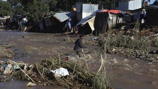 Las graves inundaciones en Sudáfrica suman 398 muertos y hay 27 desaparecidos