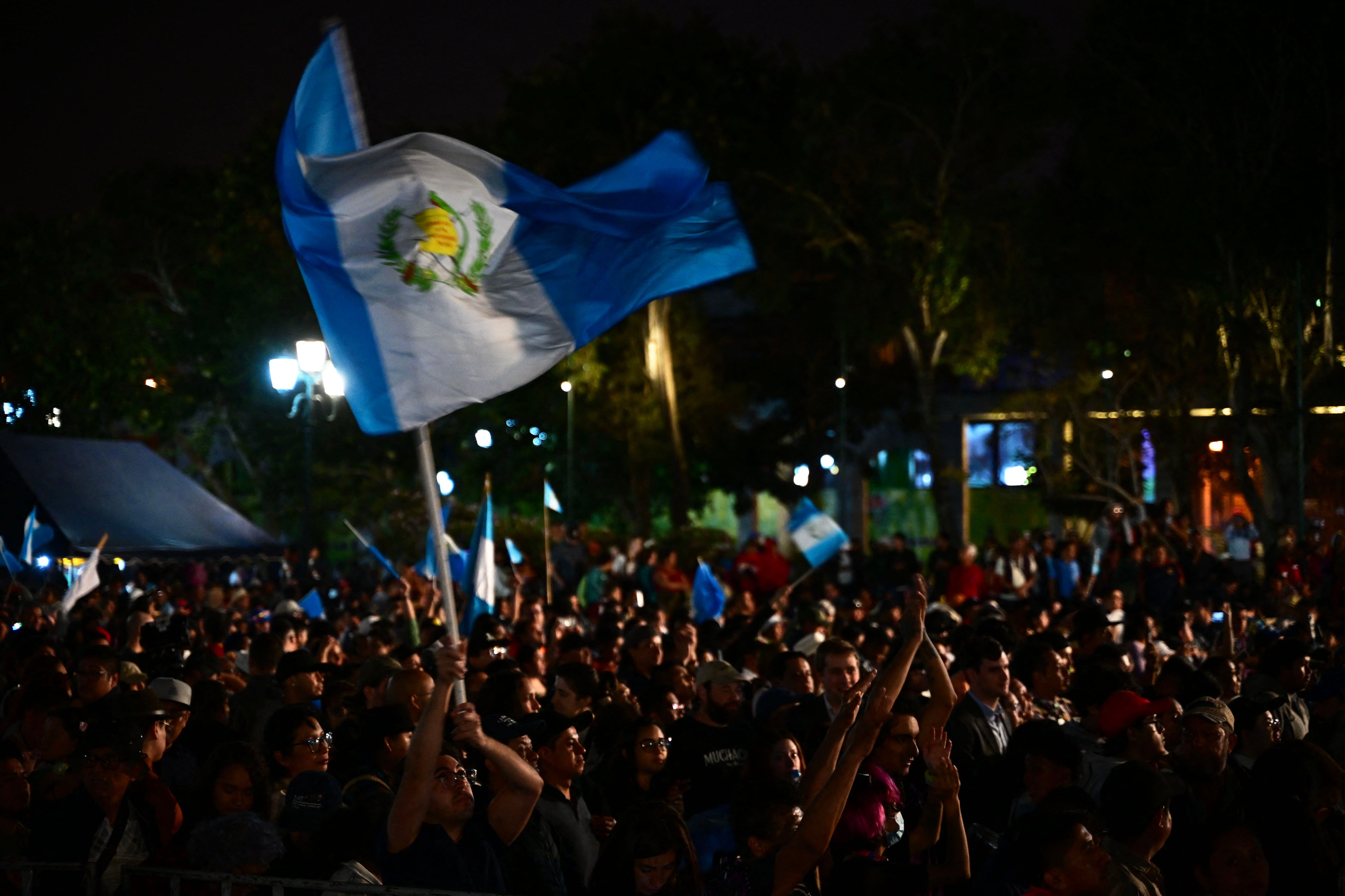 Supporters of Guatemalan President Bernardo Arévalo remain outside the National Palace of Culture.  (Photo by MARTIN BERNETTI/AFP).