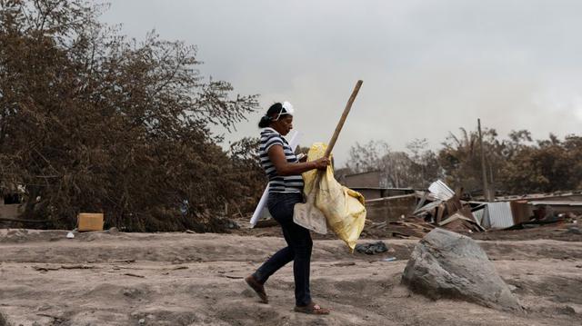 Casi sin familia, García aún ignora dónde vivirá o qué hará para sobrevivir. Por ahora, dice ella, lo único que importa es la búsqueda. (Foto: Reuters)