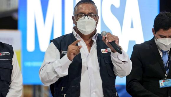 “Este señor ha vendido agua arracimada en la peor época de la salud de los peruanos”, criticó el vocero Hernando Guerra García al titular del Minsa. (Foto: Minsa)
