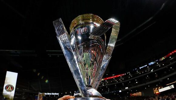 El trofeo que entregarán al campeón de la MLS. El encuentro será este domingo 10 de noviembre. (Foto: AFP)