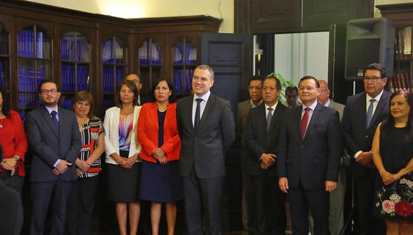 Salvador del Solar y el resto de los miembros del Gabinete Ministerial también participaron en la juramentación de Sylvia Cáceres en la cartera de Trabajo y Promoción del Empleo. (Foto: Presidencia de la República)