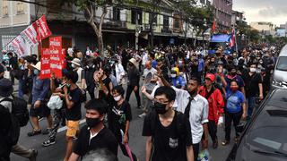 Varios miles de manifestantes prodemocracia vuelven a las calles de Bangkok 