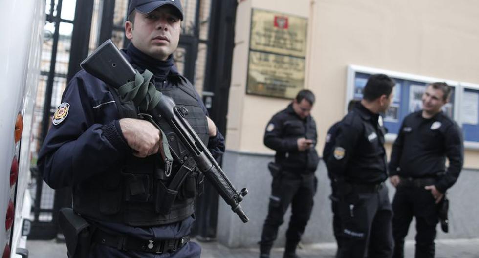 Policías turcos resguardan consulado ruso tras nuevo incidente entre Moscú y Ankara. (Foto: EFE)