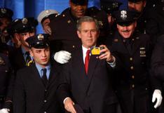 George Bush no supo cómo tomarse un selfie y pidió ayuda a Obama