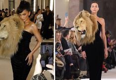 Irina Shayk y Kylie Jenner lucen vestido con cabeza de león en polémico desfile