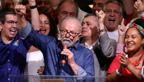 Con más del 99% del escrutinio, Lula suma el 50,84% de los votos, frente al 49,16% de Bolsonaro. Tribunal Superior Electoral lo declara ganador. (GETTY IMAGES).