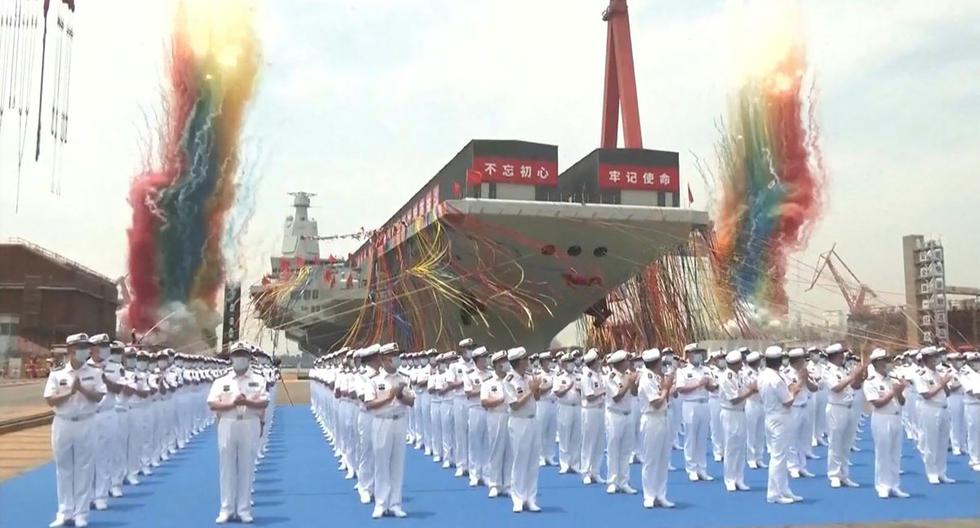 La ceremonia de lanzamiento del Fujian, un portaaviones del Ejército Popular de Liberación (EPL) de China en un astillero en Shanghái el 17 de junio de 2022. (AFP).