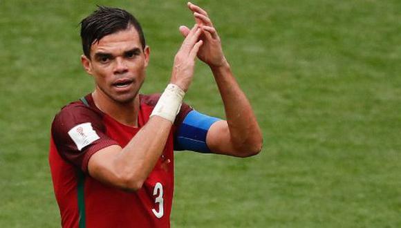 Pepe demostró sus grandes habilidades con la pelota en los entrenamientos de Portugal. La gran acción del recio defensor central se viralizó a través de Youtube. (Foto: AFP)