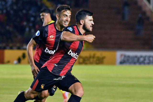 Melgar eliminó a Cienciano de la Copa Sudamericana con gol de Bernardo Cuesta. (Foto: AFP)