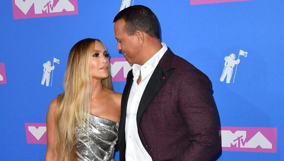 El amor entre Jennifer Lopez y Alex Rodríguez siguen más fuerte que nunca y así lo demostró el exjugador de béisbol. (Foto: AFP)