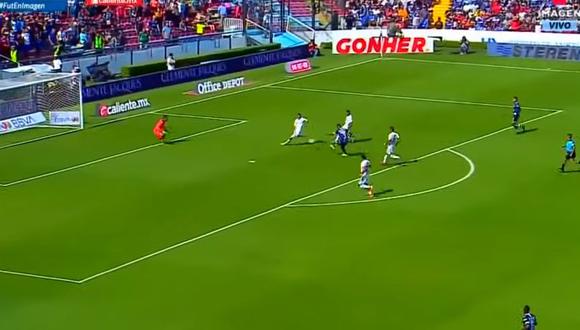 El atacante uruguayo de Querétaro, Luis Romo, se encargó de abrir el marcador ante  Cruz Azul en el estadio La Corregidora. (Foto: captura de video)