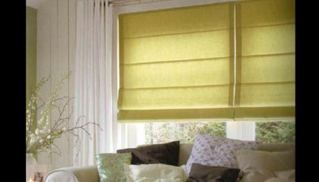 En los espacios pequeños elige cortinas claras para no saturar el espacio. (Foto: Shutterstock)