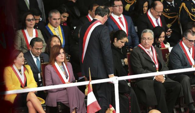 La vicepresidenta Mercedes Araoz estuvo visiblemente incómoda con el mandatario. (Foto: Alonso Chero/ El Comercio)