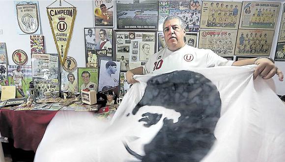 En el marco del aniversario 93° de Universitario de Deportes, descubre quién es el personaje que ha coleccionado todos los objetos relacionados al cuadro crema. (Foto: El Comercio)