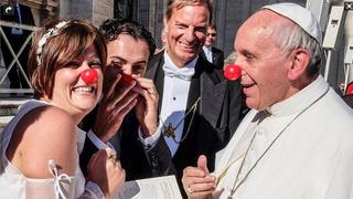 El papa Francisco se puso una nariz roja para luchar contra el cáncer