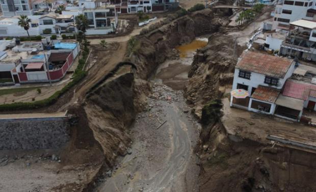 Aerial image of Punta Hermosa resort area affected by rain and landslides recorded since March 14, 2023.  (Photo: Anthony Niño de Guzmán / photo.gec)