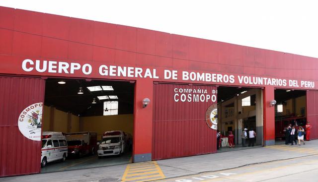 Cuerpo de bomberos del Perú recibió la donación de 10 vehículos, entre cuatro autobombas pequeñas, cuatro ambulancias, un camión cisterna y una camioneta de comando. (Foto: Difusión)
