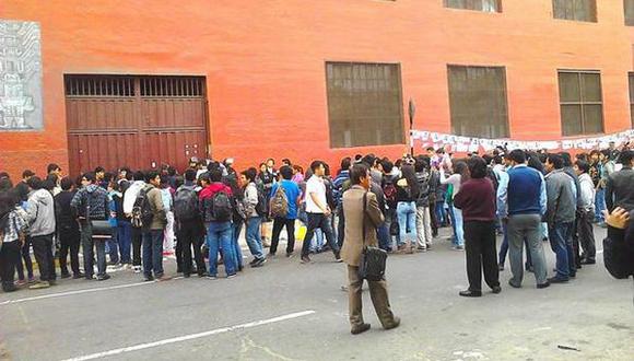 U. Villarreal: alumnos se agarraron a botellazos en elecciones
