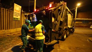 Surco inicia el recojo de basura luego de dos días de abandono en calles | FOTOS