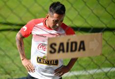 Selección peruana: Cueva saltó un cerco ante el asedio de los hinchas a su llegada a Lima | VIDEO