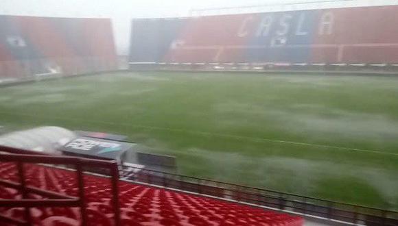 El consejo de las fuerzas de seguridad del estadio Pedro Bidegain decidió la suspensión del partido debido a las fuertes lluvias, que impidieron el acceso al recinto deportivo. (Foto: Difusión)