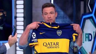 Ben Affleck posó con la camiseta de Boca Juniors: así reaccionó el intérprete de Batman tras recibir la azul y oro ‘Xeneize’ | VIDEO
