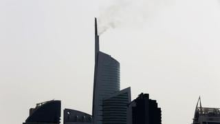 YouTube: Reportan un incendio en el edificio Almas Tower de Dubái