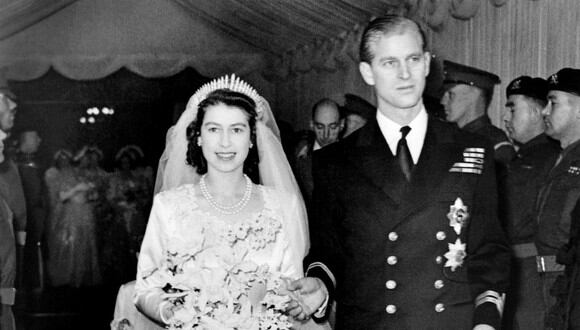 Isabel II y Felipe de Edimburgo el día de su boda en noviembre de 1947. (Foto: AFP)