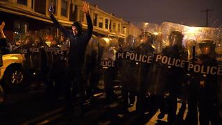 Filadelfia vive una noche de protestas y saqueos tras la muerte de un hombre negro a manos de la policía | FOTOS