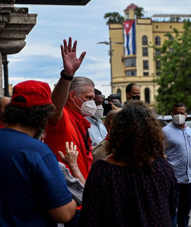 Cuban President Miguel Díaz-Canel greets as he leaves the sit-in in which he participated with the ruling Cuban Youth in the Central Park of Havana on November 14, 2021. (YAMIL LAGE / AFP).