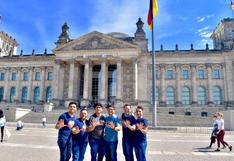 Grupo 5 remece Berlín con cumbia norteña y les dedica show a las madres peruanas