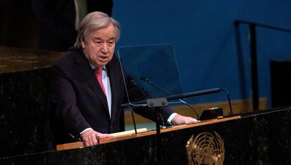 El Secretario General de las Naciones Unidas, Antonio Guterres, se dirige a la 77ª sesión de la Asamblea General de las Naciones Unidas en la sede de la ONU en la ciudad de Nueva York el 20 de septiembre de 2022. (Foto de Yuki IWAMURA / AFP)