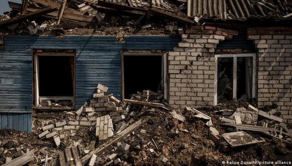 Foto referencial: Una de las casas destruidas por los misiles rusos. (Felipe Dana/AP).