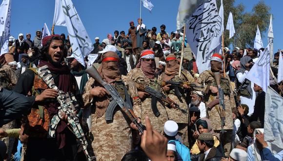 Combatientes talibanes toman el control de una villa afgana en el distrito de Alingar a inicios de febrero. (Foto: AFP)