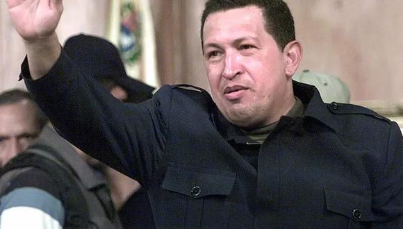 Hugo Chávez a su regreso al palacio de Miraflores en abril de 2002. (Getty Images).